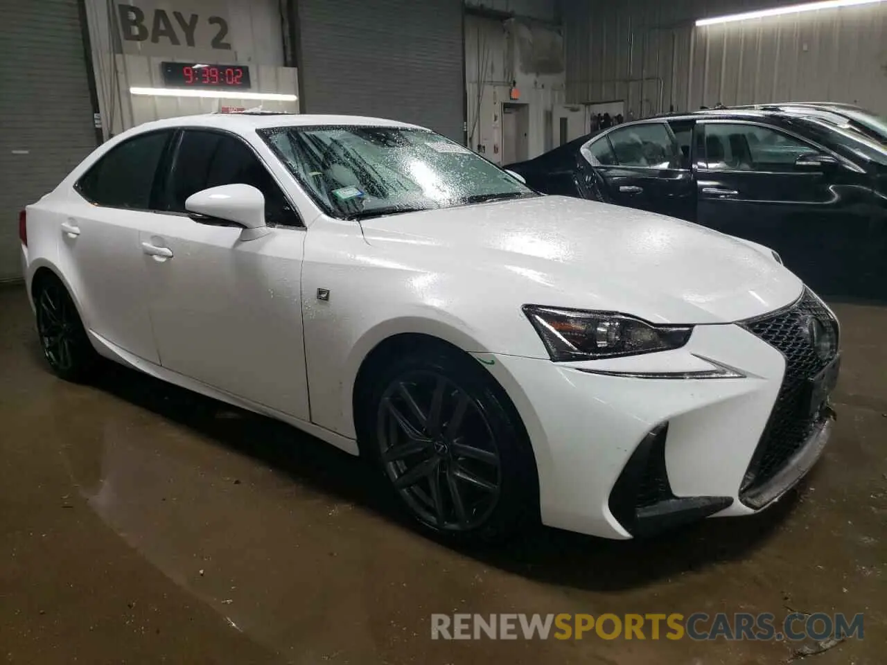 4 fotografías del automóvil dañado JTHC81D28K5037583 LEXUS IS 2019
