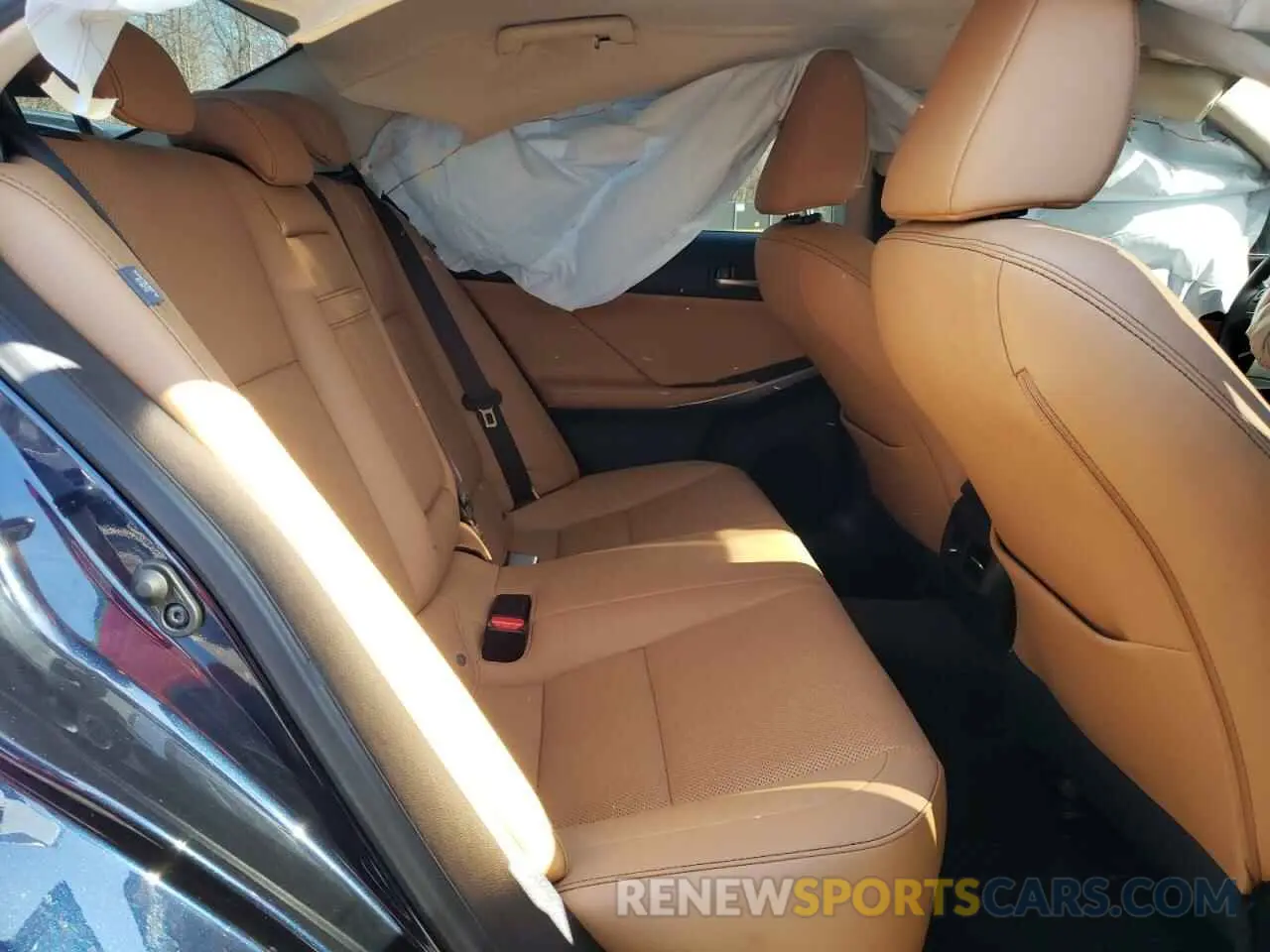 11 fotografías del automóvil dañado JTHC81D28K5039141 LEXUS IS 2019
