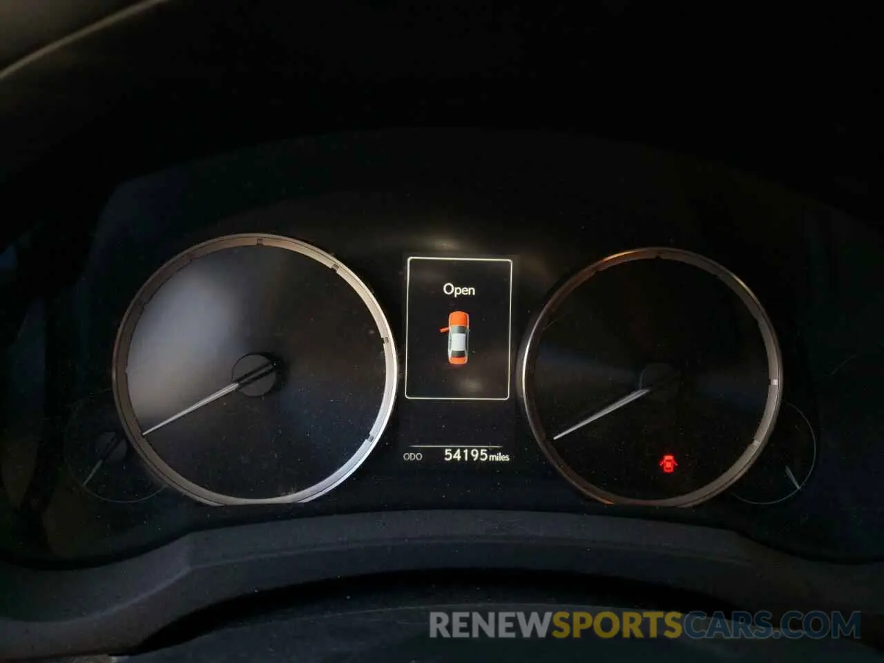 9 fotografías del automóvil dañado JTHC81D28K5039141 LEXUS IS 2019