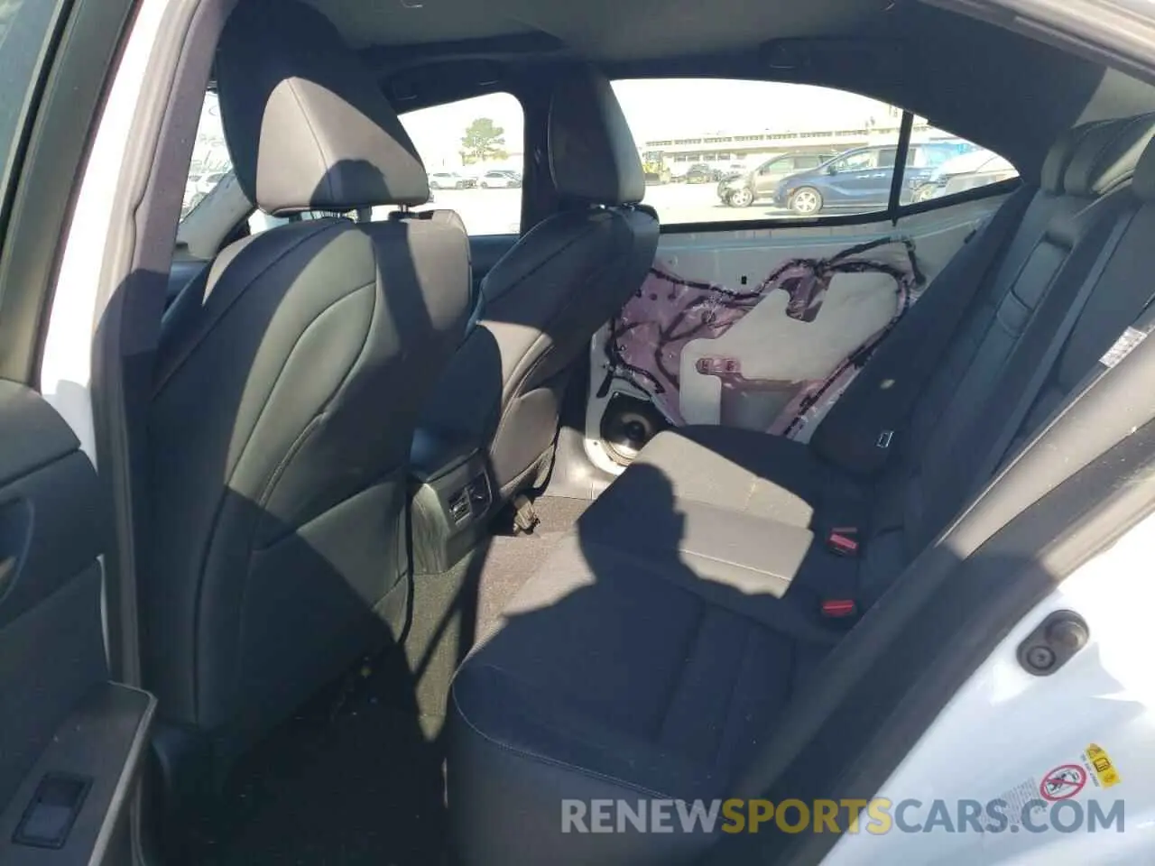 10 fotografías del automóvil dañado JTHC81D2XK5035169 LEXUS IS 2019