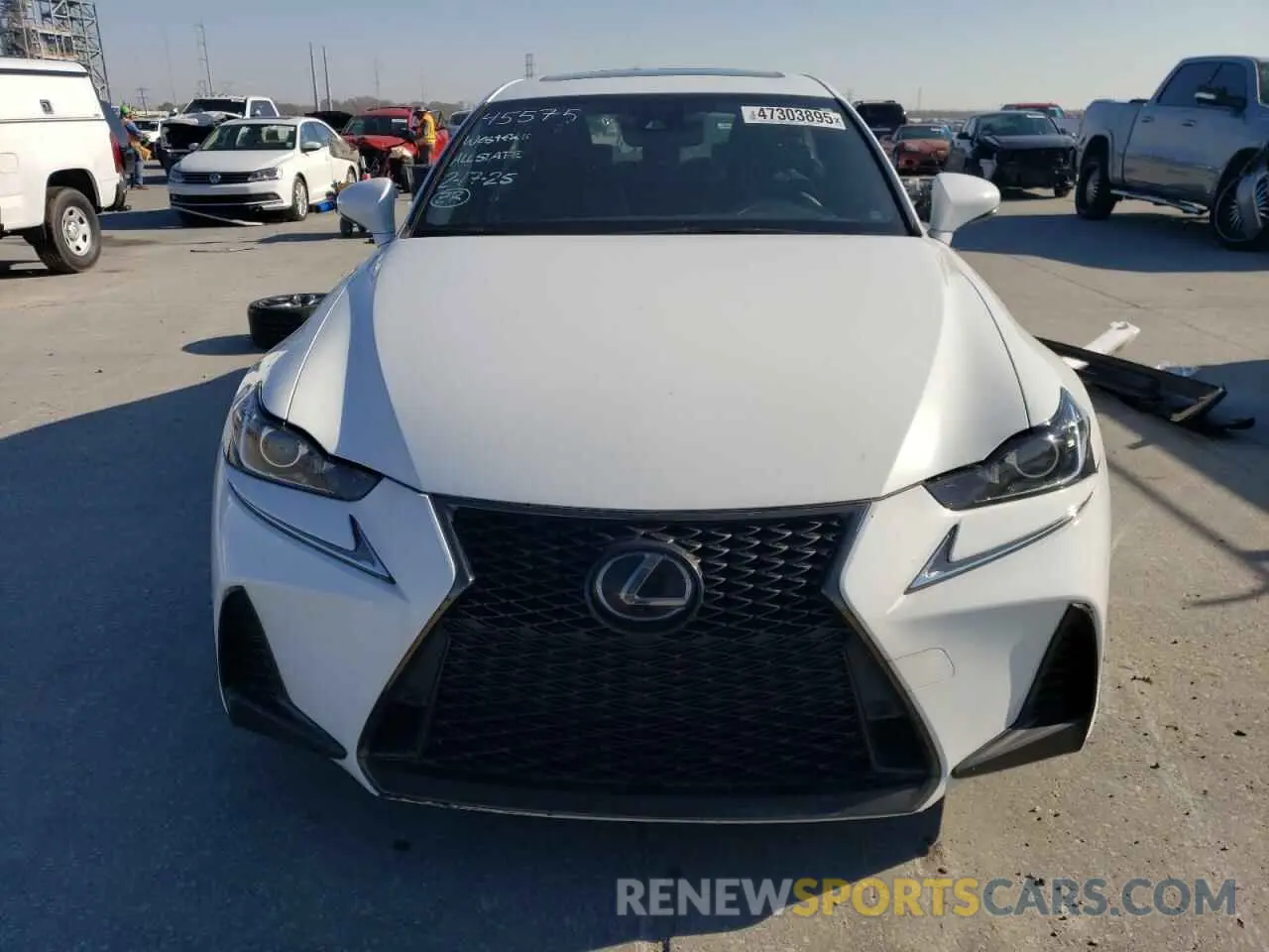 5 fotografías del automóvil dañado JTHC81D2XK5035169 LEXUS IS 2019