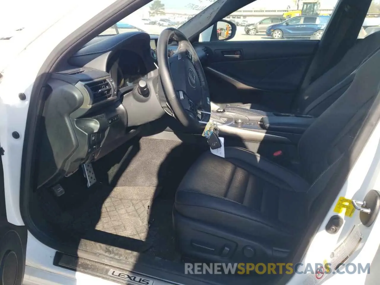 7 fotografías del automóvil dañado JTHC81D2XK5035169 LEXUS IS 2019