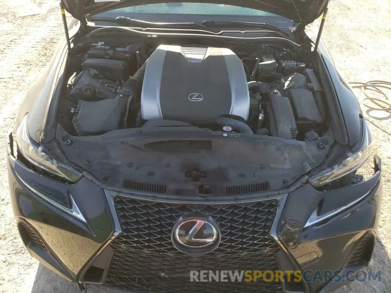 11 fotografías del automóvil dañado JTHC81D2XK5039979 LEXUS IS 2019