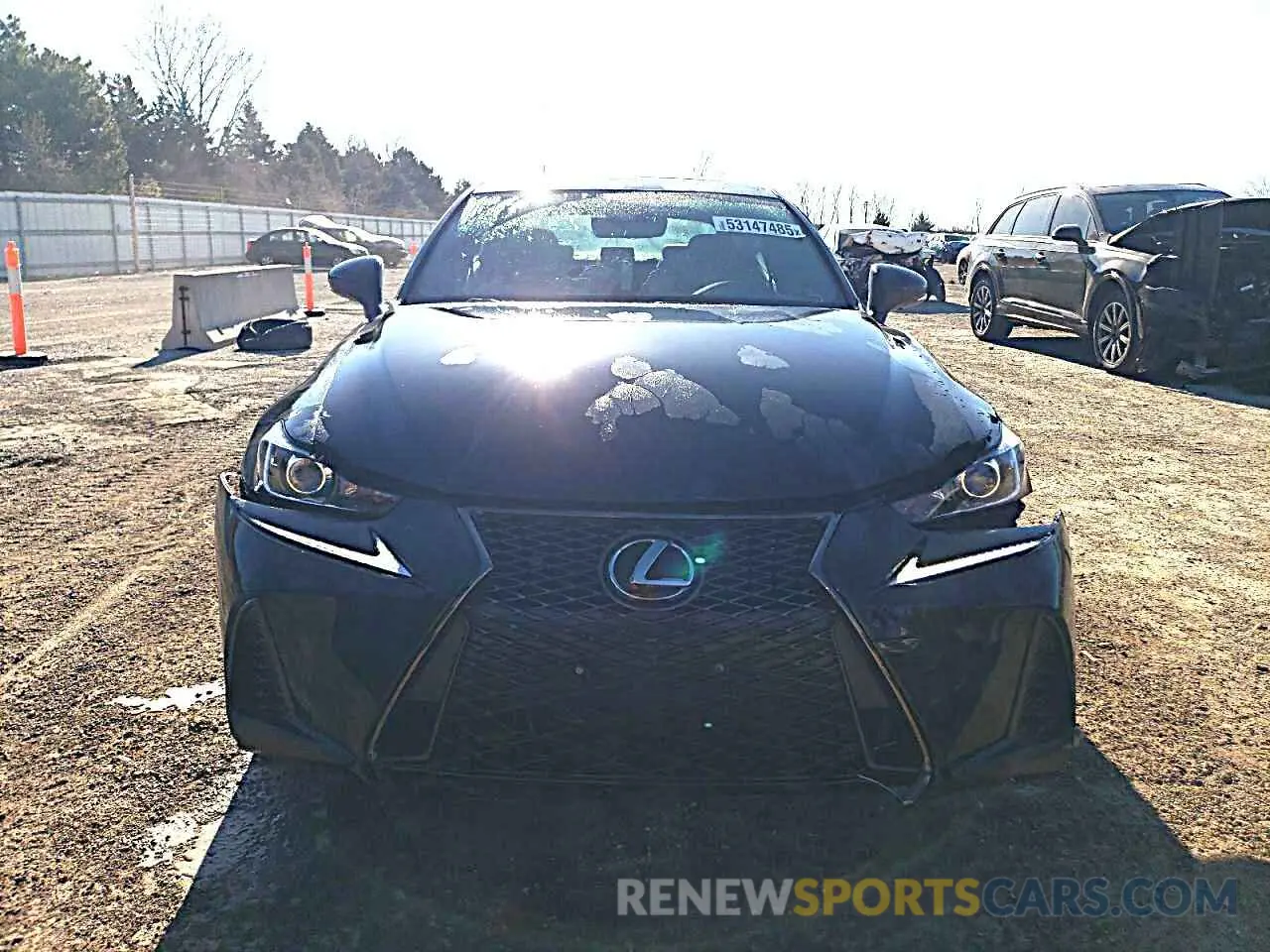 5 fotografías del automóvil dañado JTHC81D2XK5039979 LEXUS IS 2019