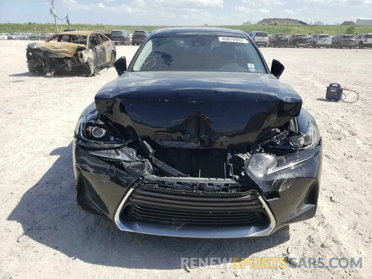 9 fotografías del automóvil dañado JTHAA1D21L5105865 LEXUS IS 2020