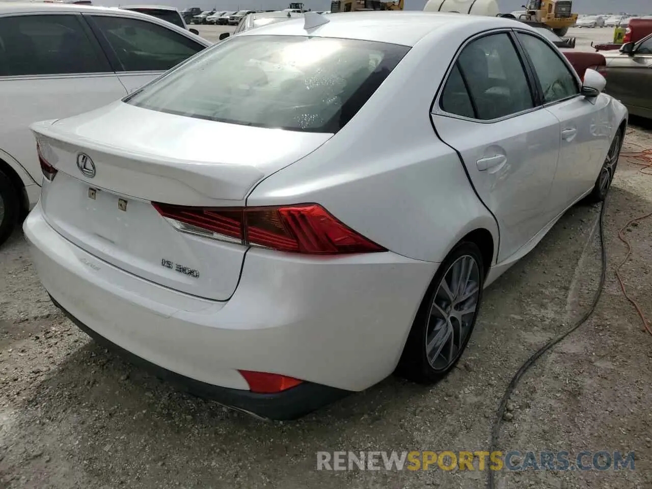 3 fotografías del automóvil dañado JTHAA1D22L5102330 LEXUS IS 2020