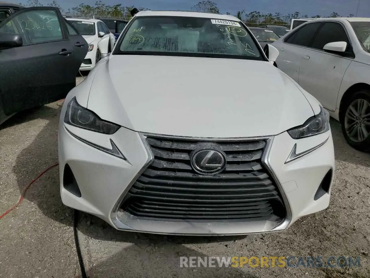 5 fotografías del automóvil dañado JTHAA1D22L5102330 LEXUS IS 2020