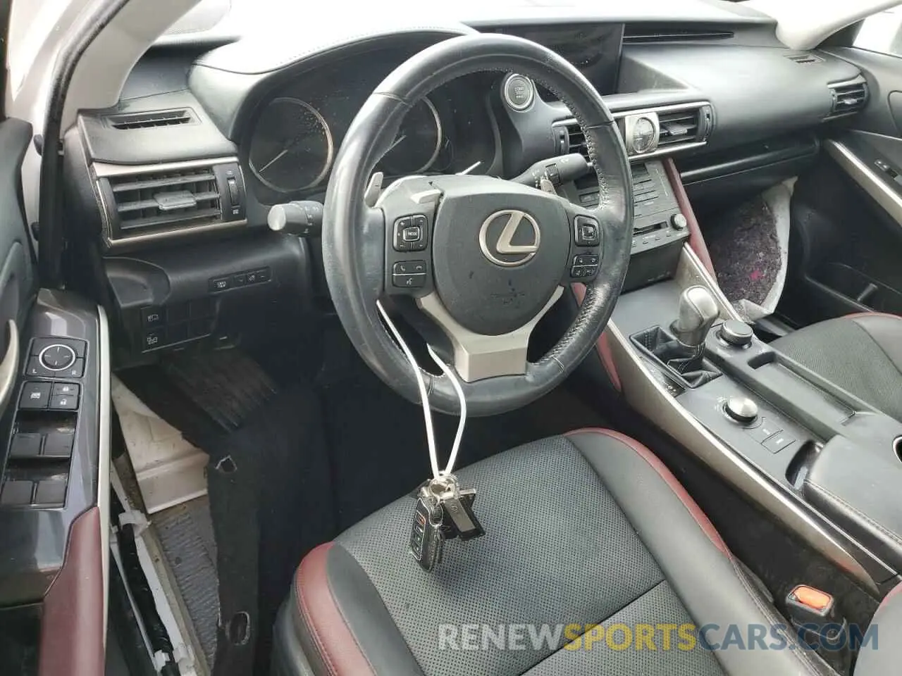 8 fotografías del automóvil dañado JTHAA1D22L5102330 LEXUS IS 2020