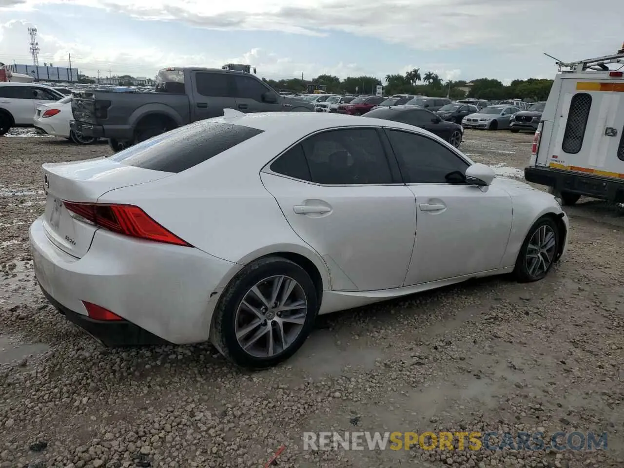 3 fotografías del automóvil dañado JTHAA1D22L5105552 LEXUS IS 2020