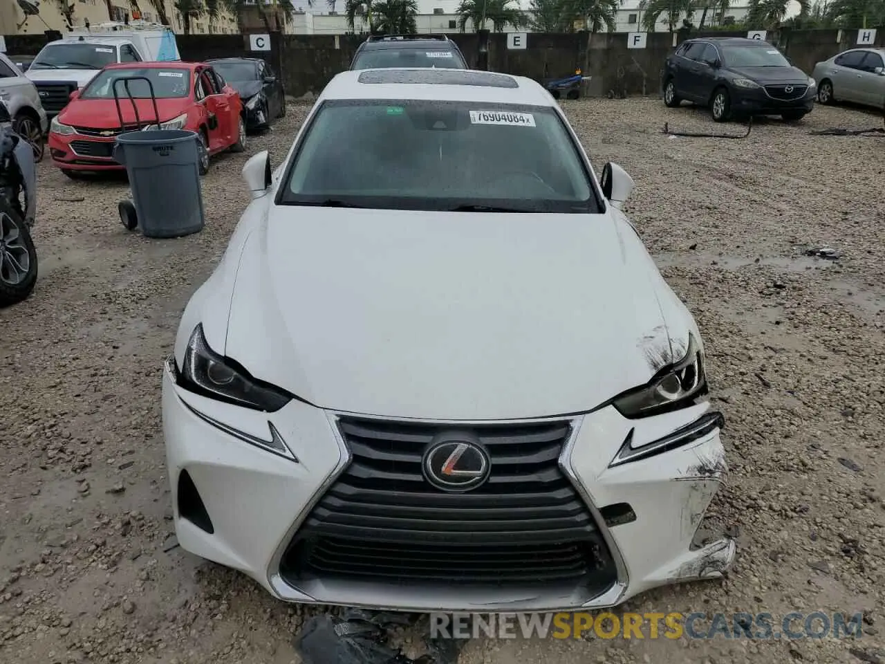 5 fotografías del automóvil dañado JTHAA1D22L5105552 LEXUS IS 2020