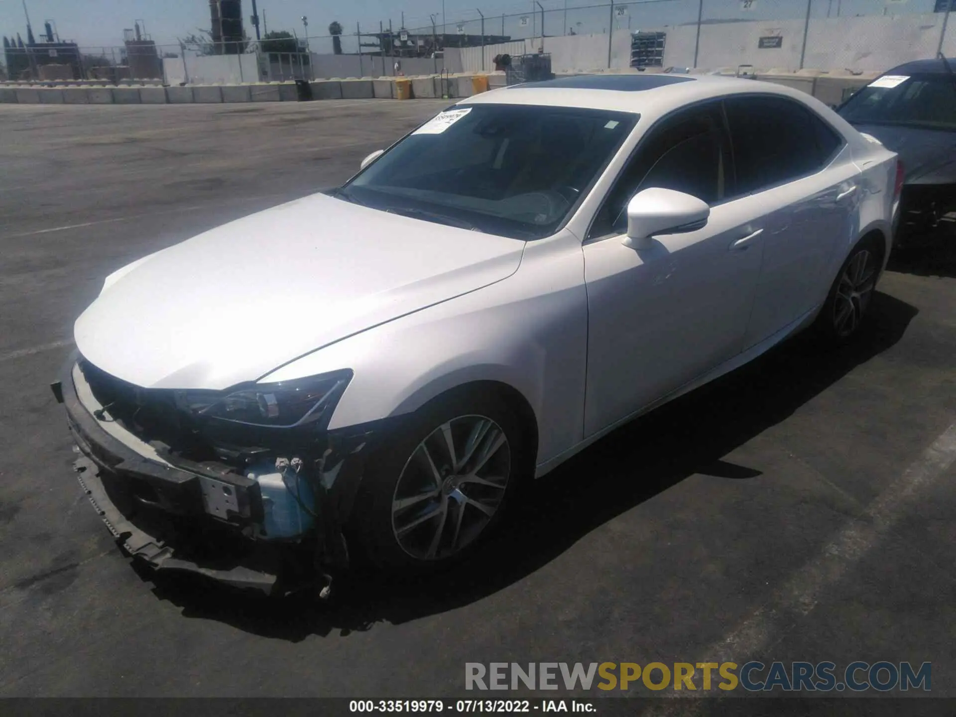 2 fotografías del automóvil dañado JTHAA1D26L5101956 LEXUS IS 2020