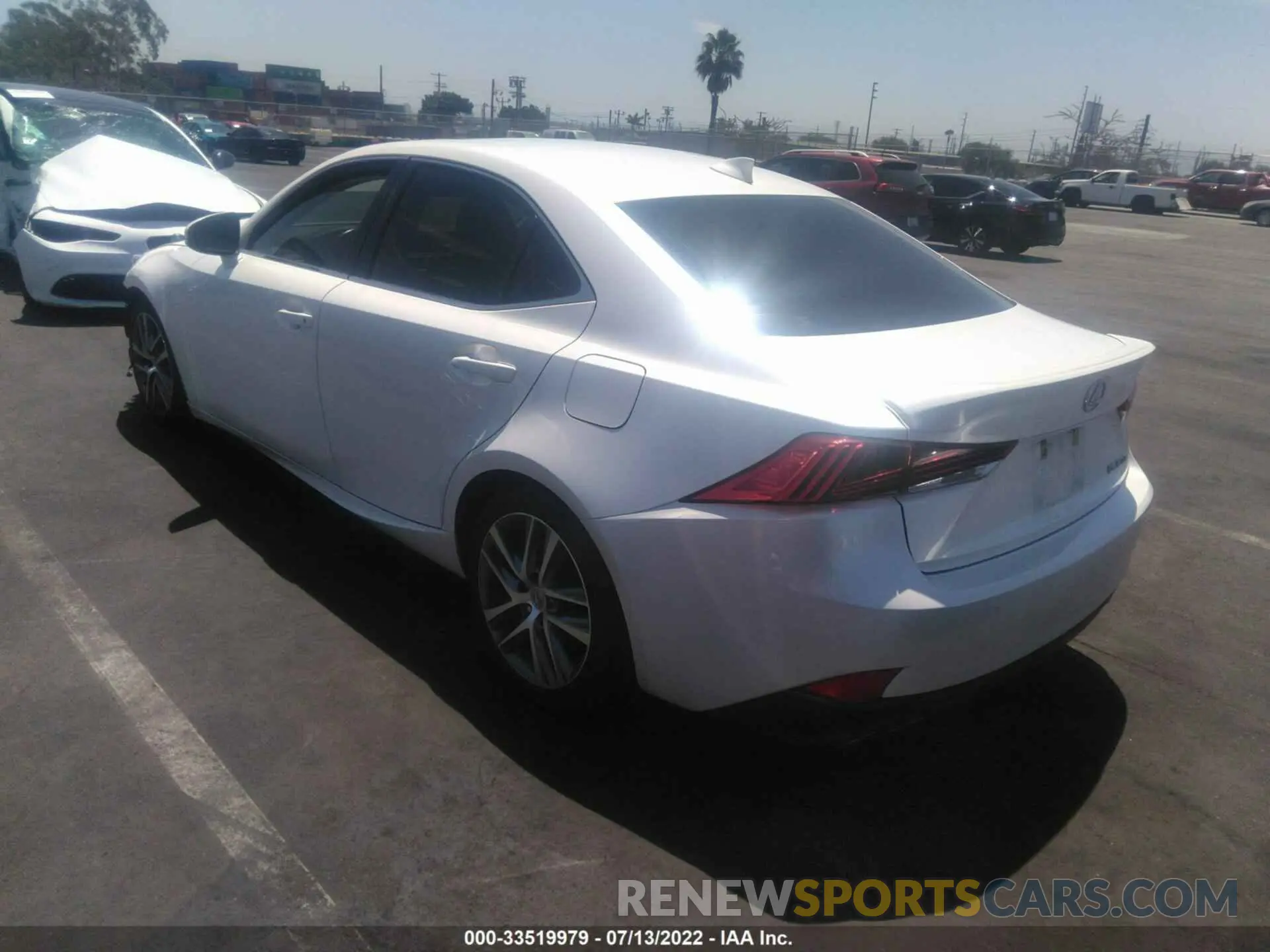 3 fotografías del automóvil dañado JTHAA1D26L5101956 LEXUS IS 2020
