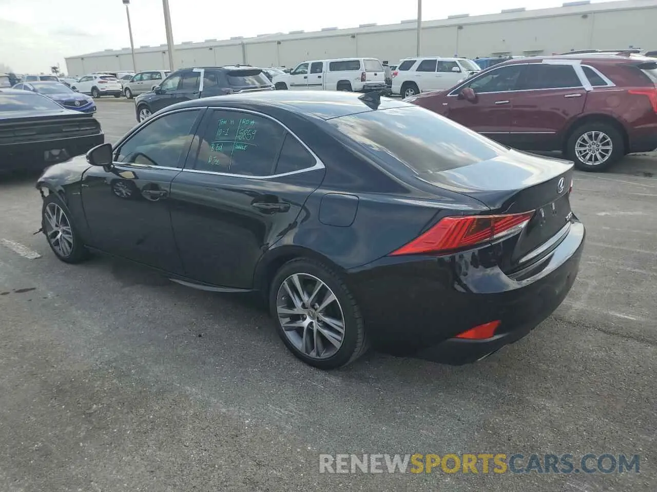 2 fotografías del automóvil dañado JTHAA1D29L5101837 LEXUS IS 2020
