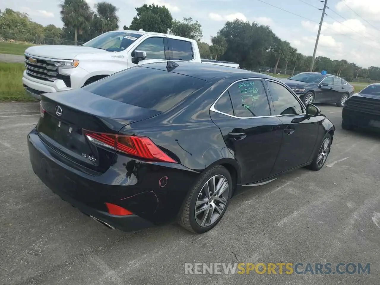 3 fotografías del automóvil dañado JTHAA1D29L5101837 LEXUS IS 2020