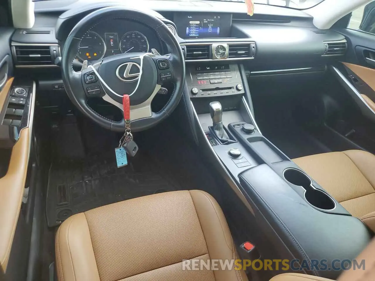 8 fotografías del automóvil dañado JTHAA1D29L5101837 LEXUS IS 2020