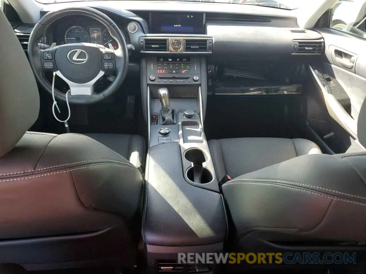 8 fotografías del automóvil dañado JTHAA1D29L5104849 LEXUS IS 2020