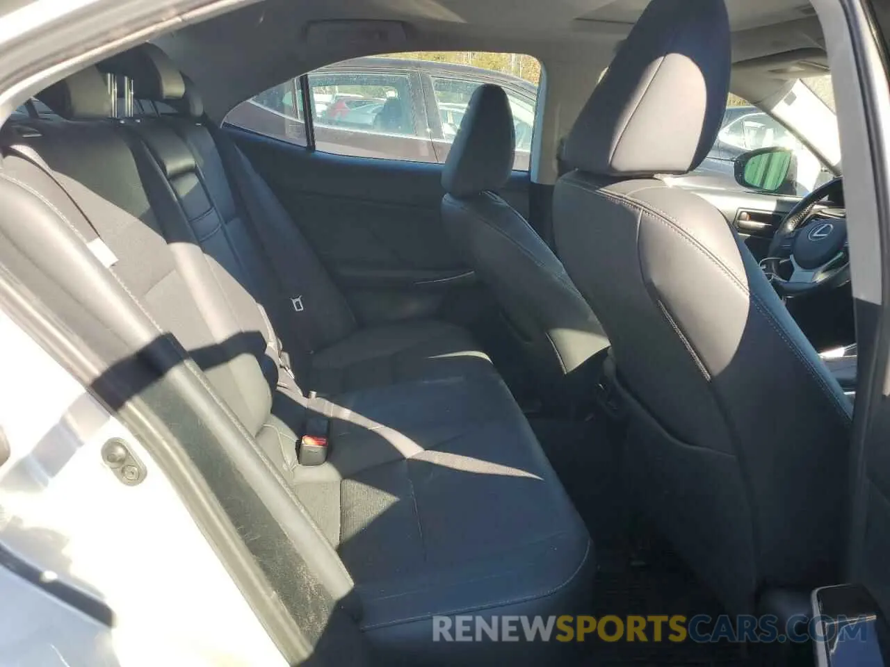 10 fotografías del automóvil dañado JTHD81F20L5041484 LEXUS IS 2020