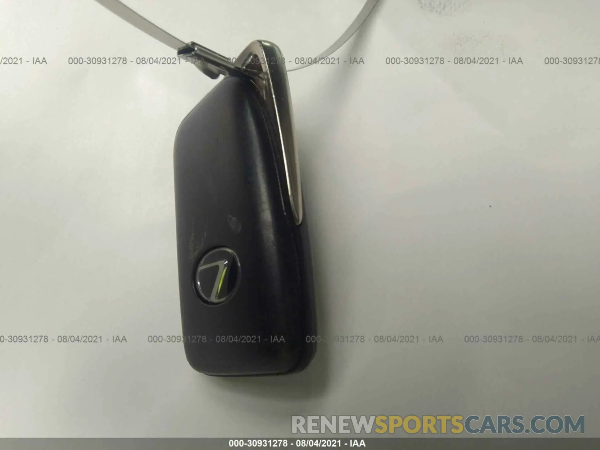 11 fotografías del automóvil dañado JTHD81F25L5040430 LEXUS IS 2020