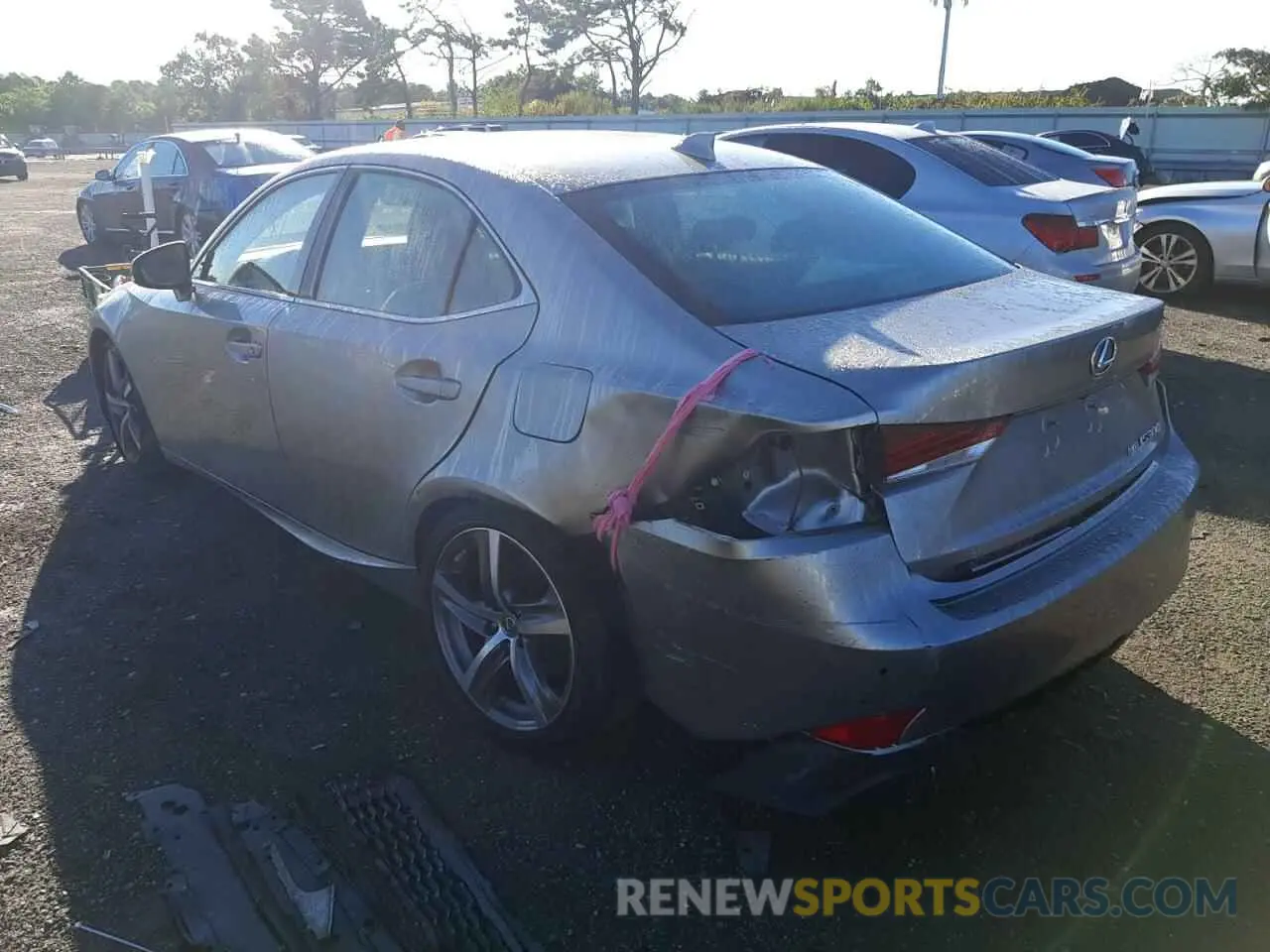 3 fotografías del automóvil dañado JTHD81F25L5043277 LEXUS IS 2020