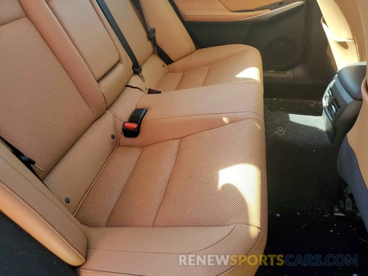 10 fotografías del automóvil dañado JTHD81F27L5041188 LEXUS IS 2020