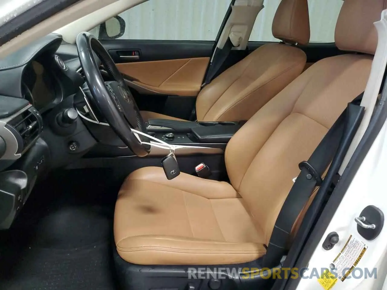 7 fotografías del automóvil dañado JTHD81F28L5042656 LEXUS IS 2020