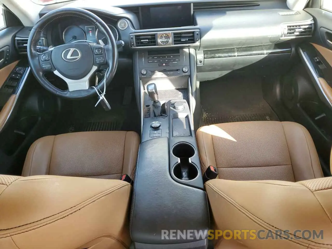 8 fotografías del automóvil dañado JTHD81F28L5043192 LEXUS IS 2020