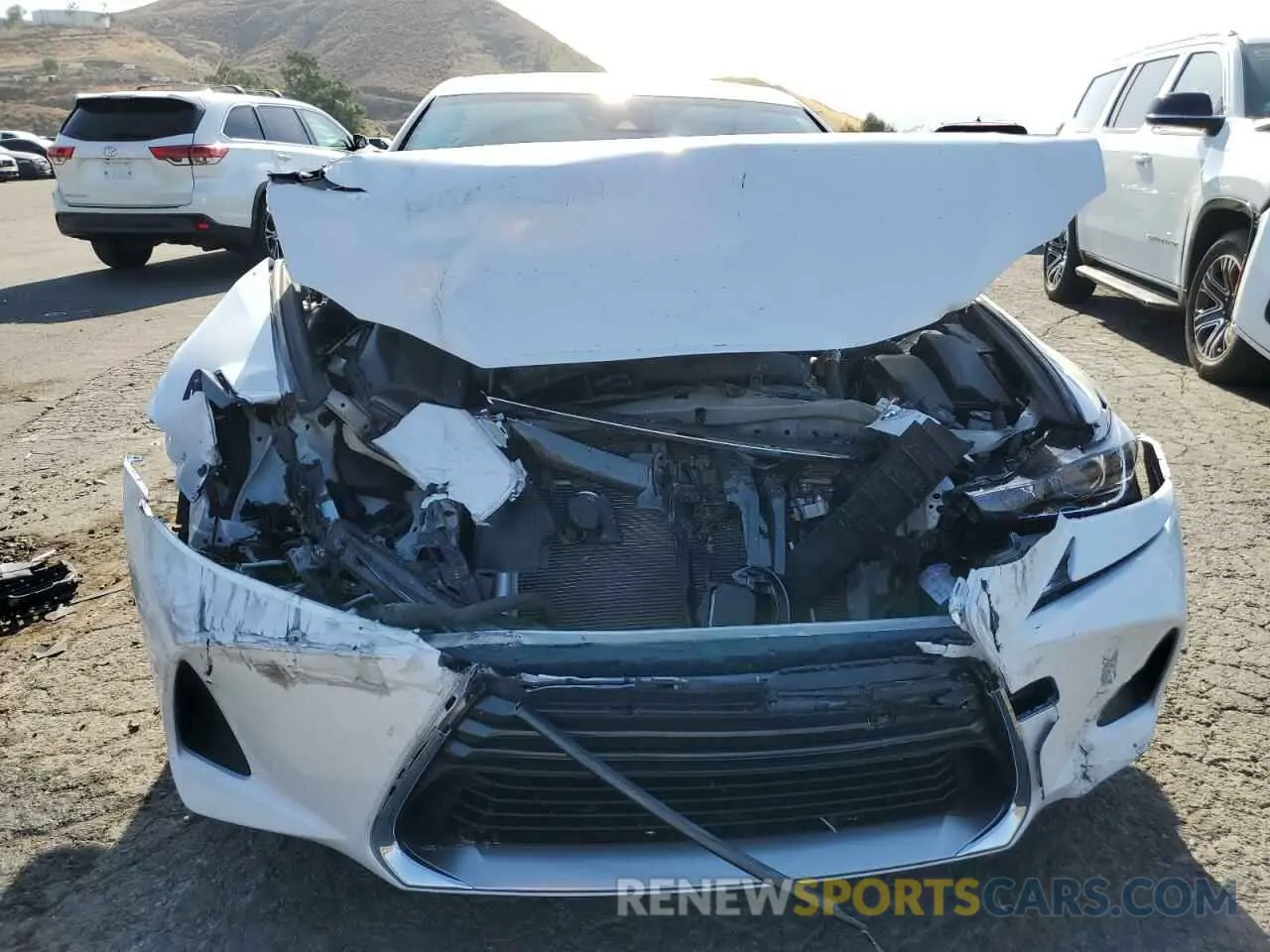 5 fotografías del automóvil dañado JTHDA1D26L5106278 LEXUS IS 2020