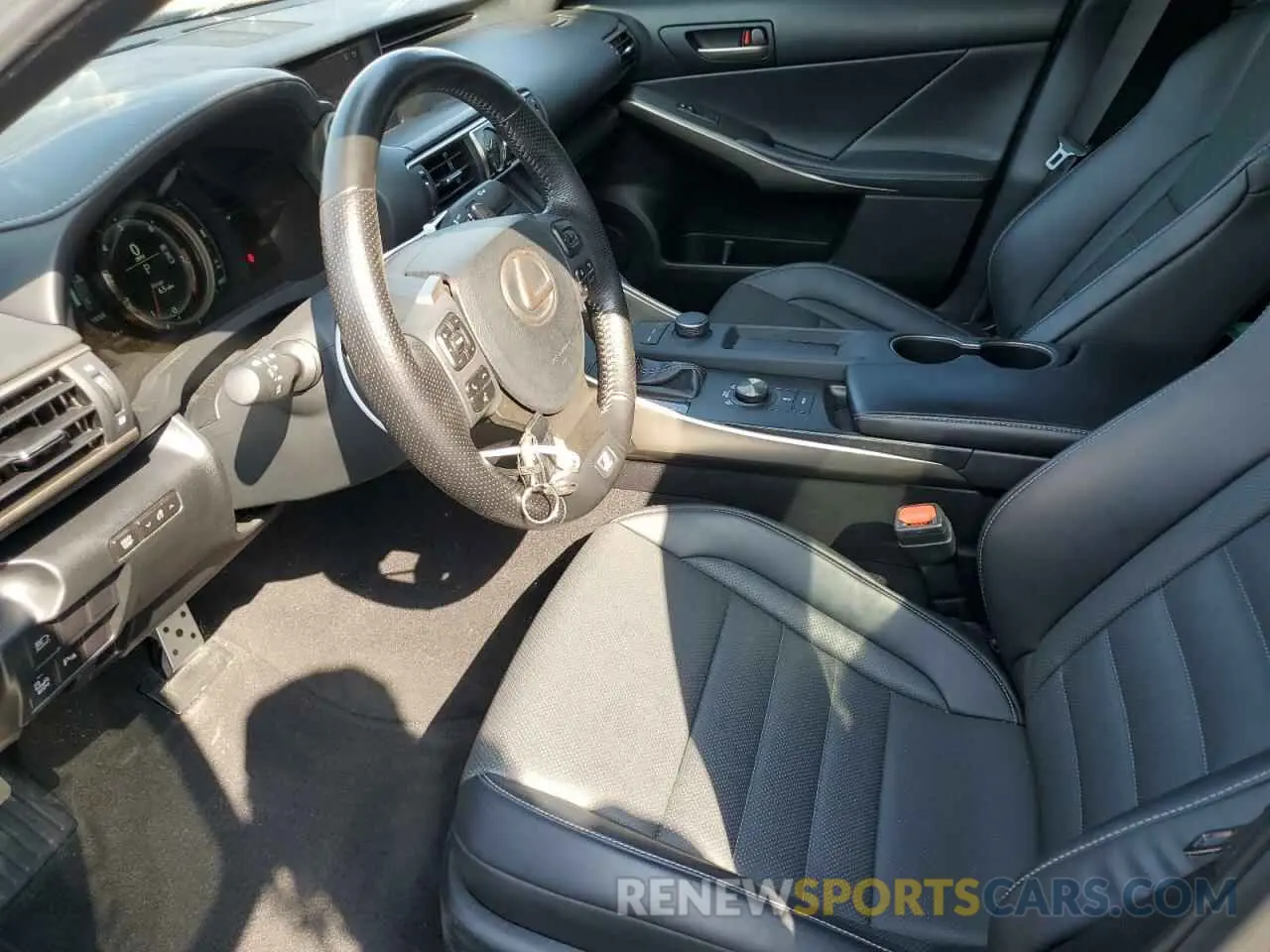7 fotografías del automóvil dañado JTHG81F26L5042300 LEXUS IS 2020