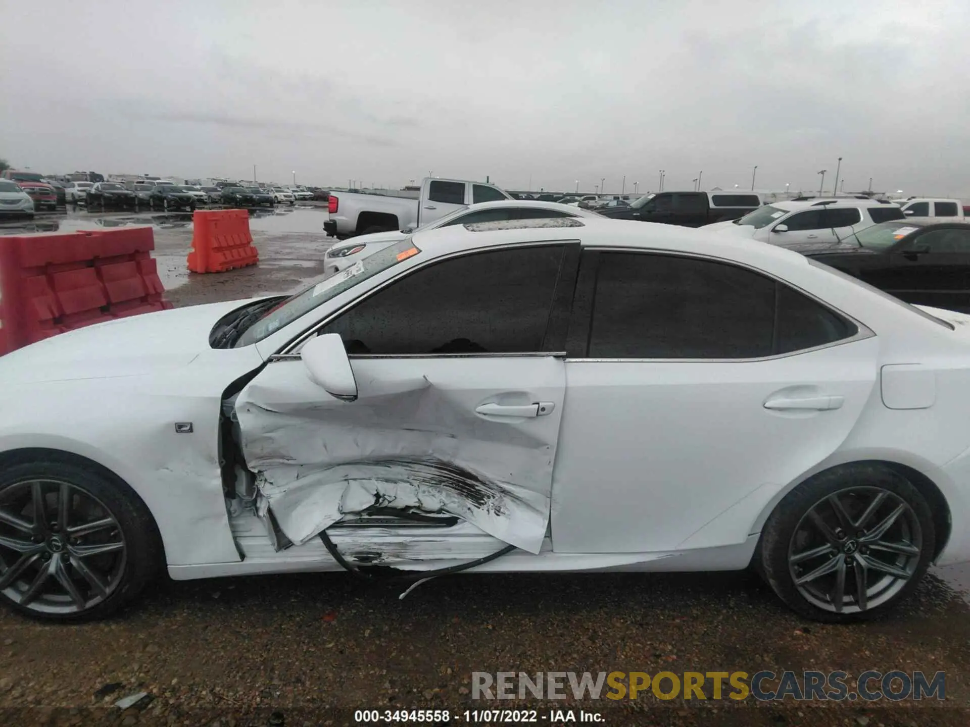 6 fotografías del automóvil dañado JTHGA1D20L5103003 LEXUS IS 2020