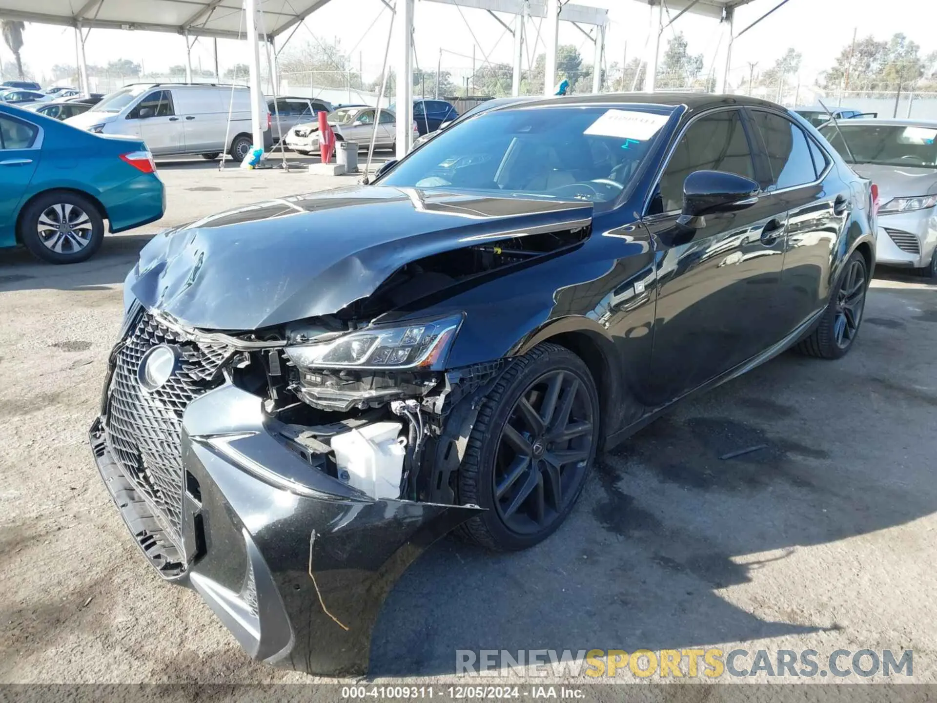 2 fotografías del automóvil dañado JTHGA1D26L5106214 LEXUS IS 2020