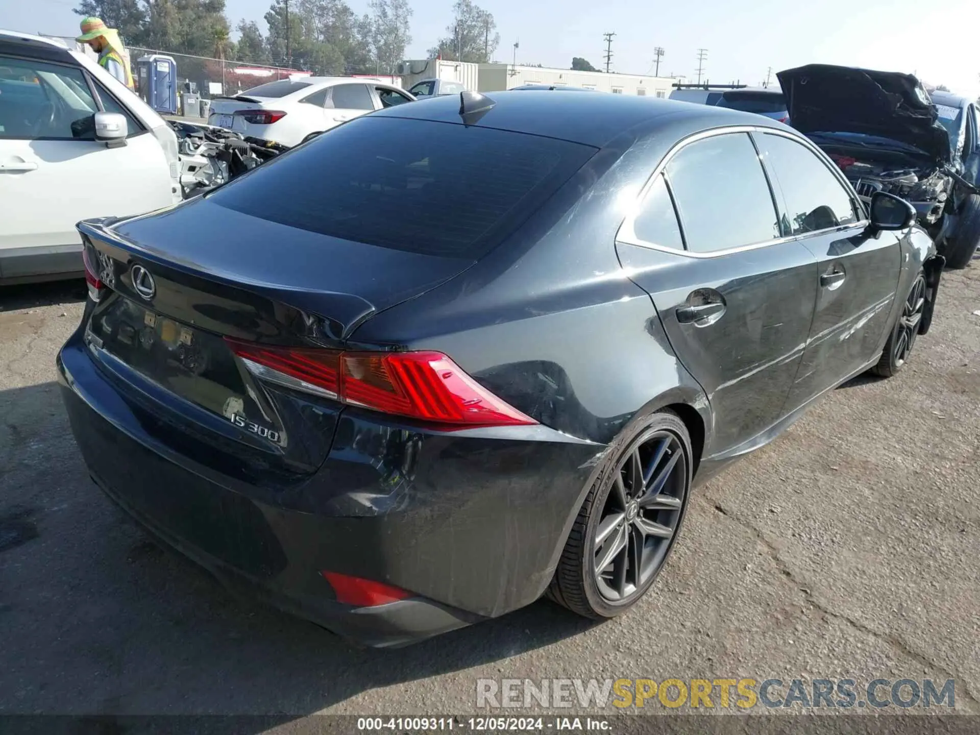 4 fotografías del automóvil dañado JTHGA1D26L5106214 LEXUS IS 2020