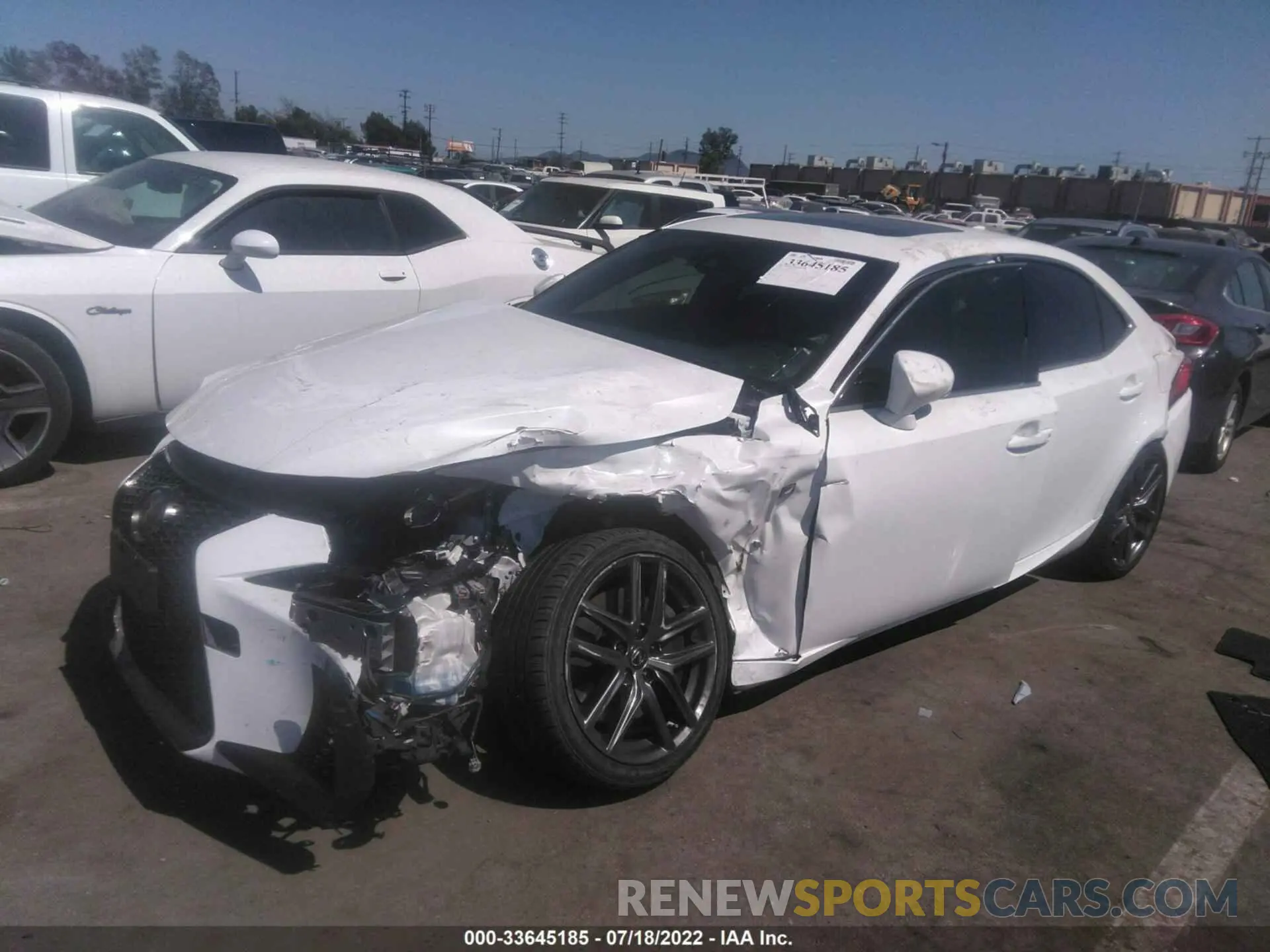 2 fotografías del automóvil dañado JTHGA1D27L5104410 LEXUS IS 2020