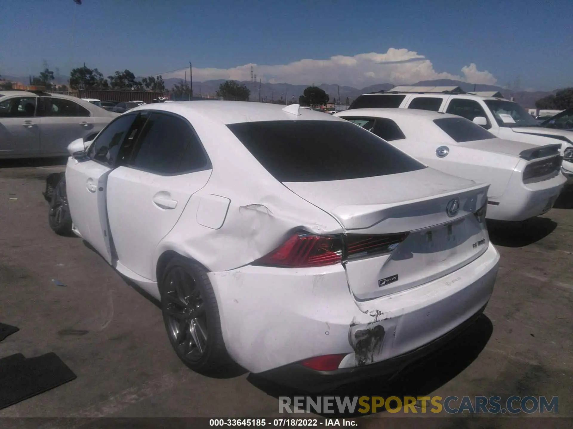3 fotografías del automóvil dañado JTHGA1D27L5104410 LEXUS IS 2020