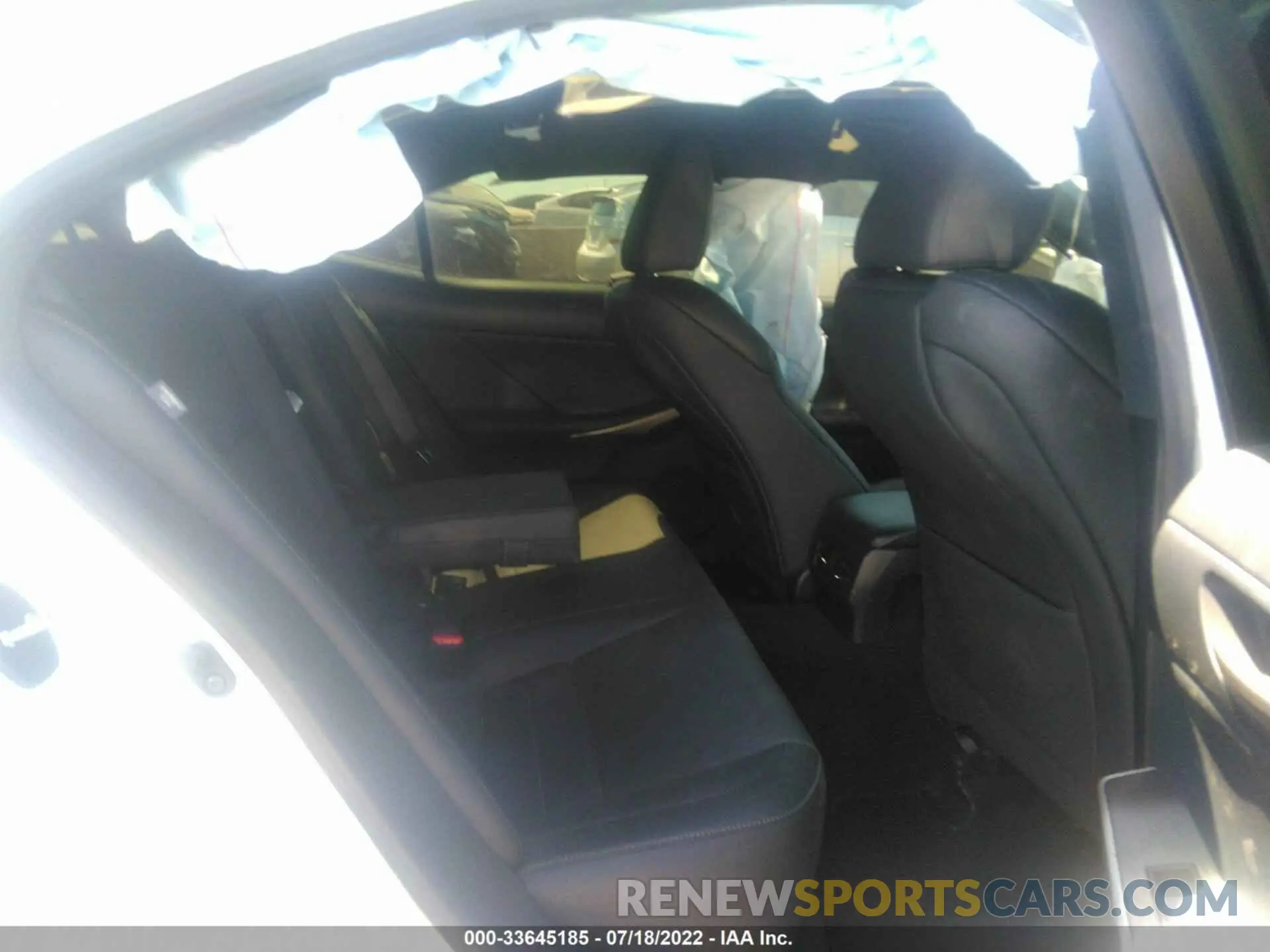 8 fotografías del automóvil dañado JTHGA1D27L5104410 LEXUS IS 2020