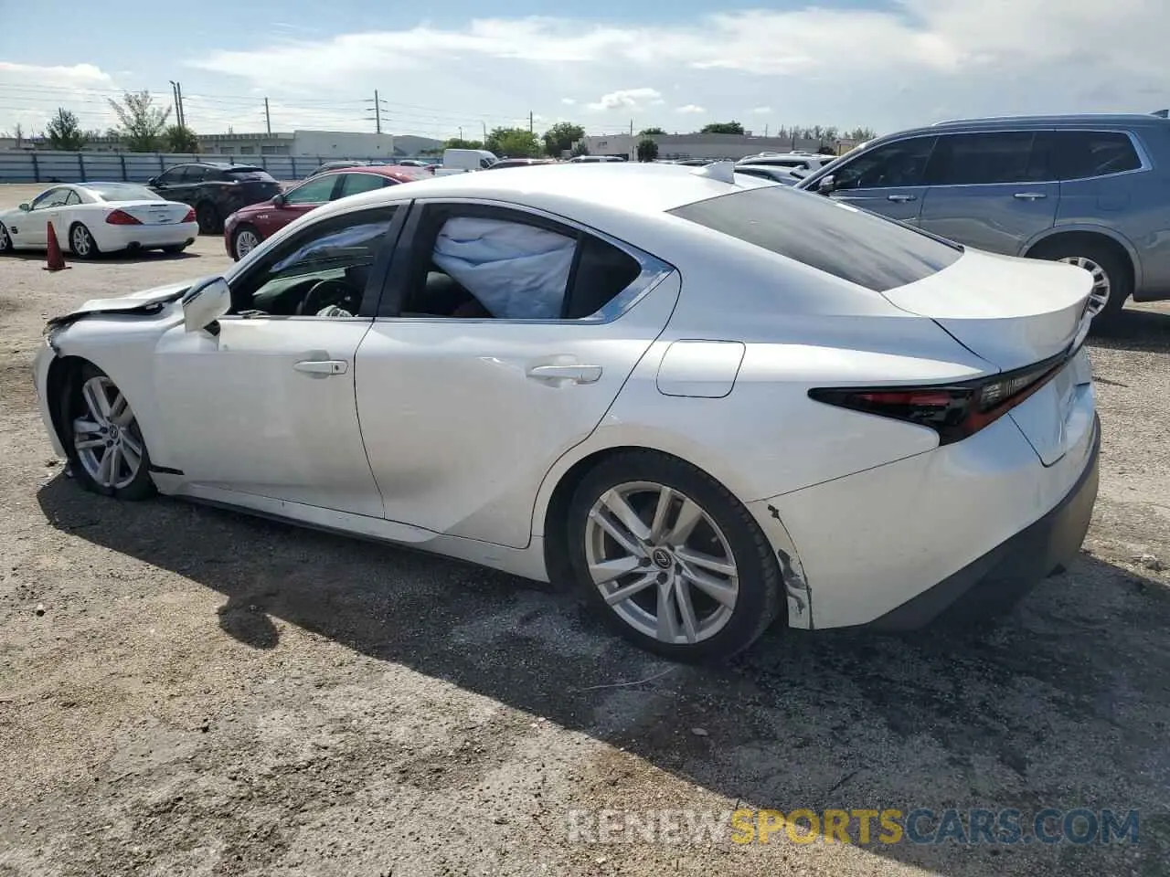 2 fotografías del automóvil dañado JTHAA1D21M5113885 LEXUS IS 2021