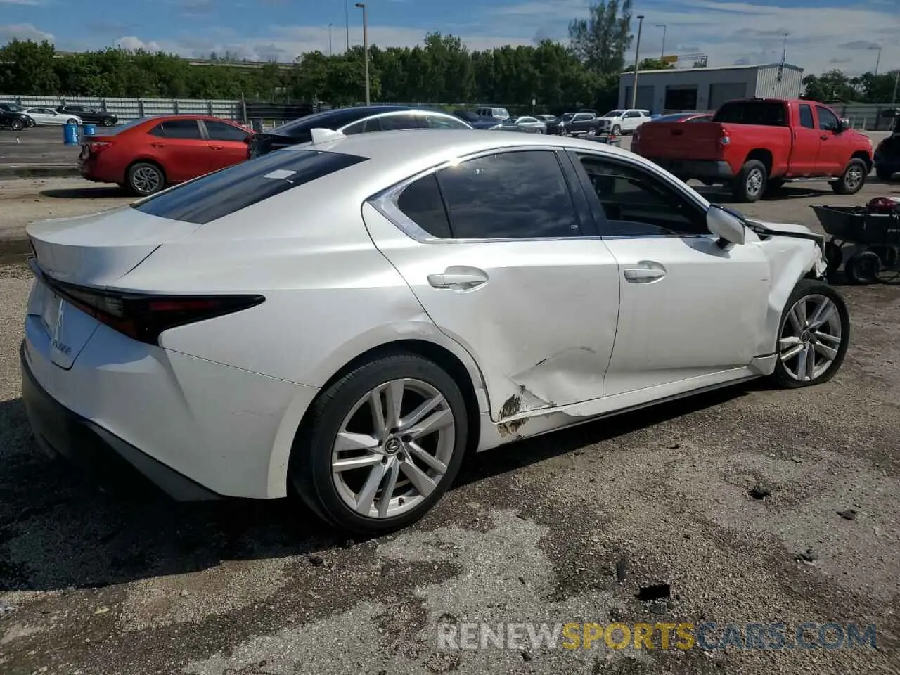 3 fotografías del automóvil dañado JTHAA1D21M5113885 LEXUS IS 2021