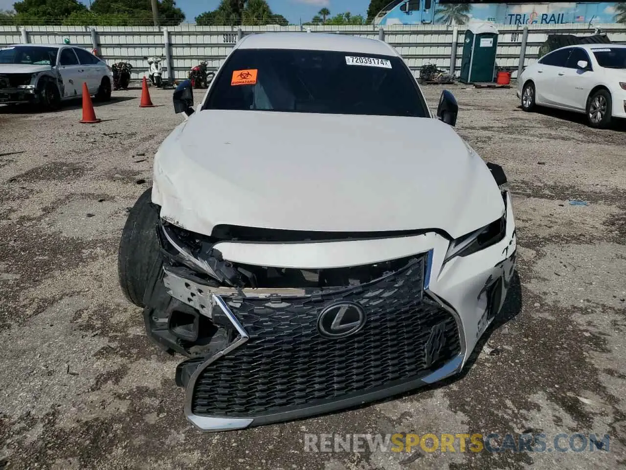 5 fotografías del automóvil dañado JTHAA1D21M5113885 LEXUS IS 2021