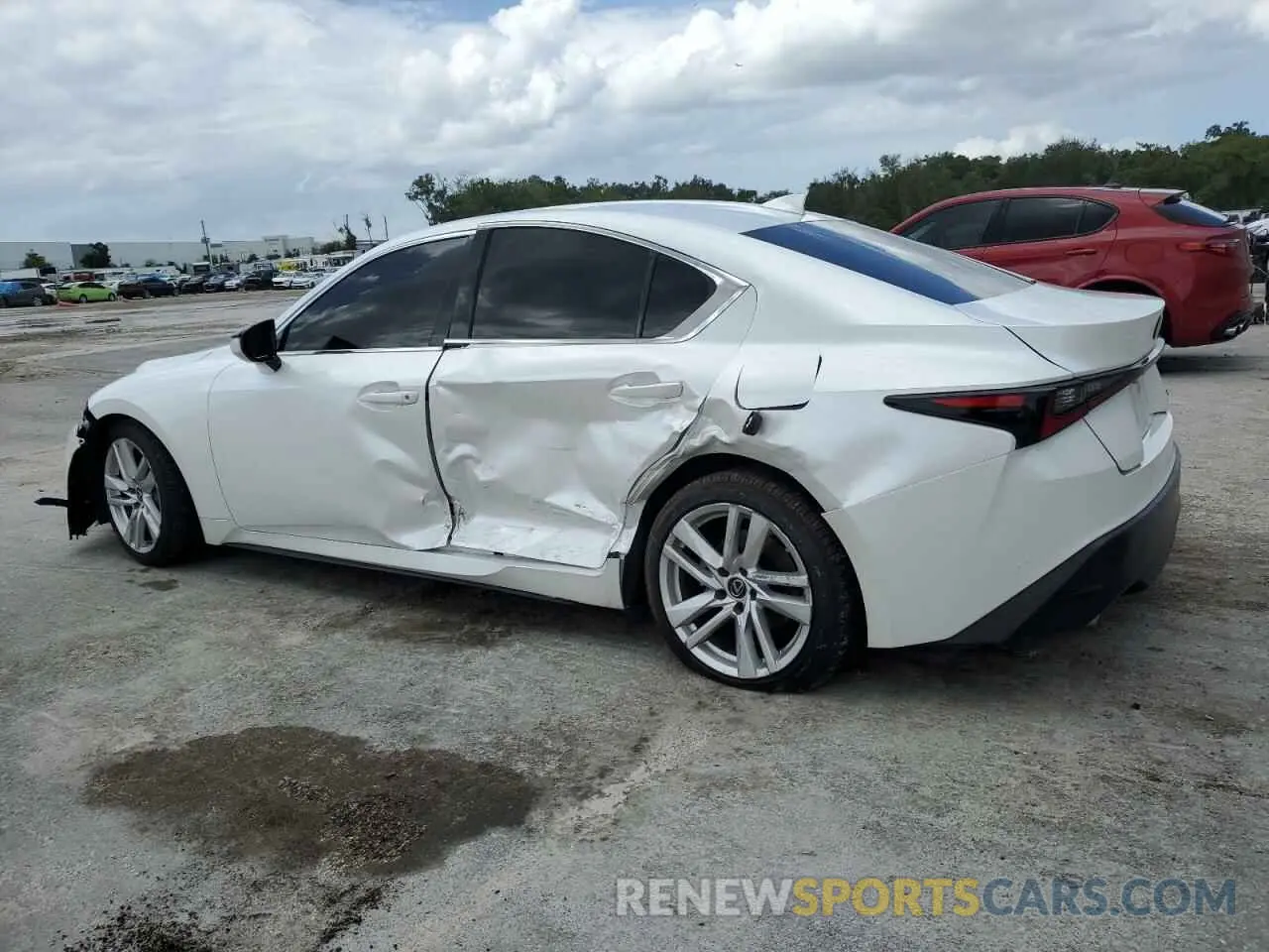 2 fotografías del automóvil dañado JTHAA1D22M5109411 LEXUS IS 2021