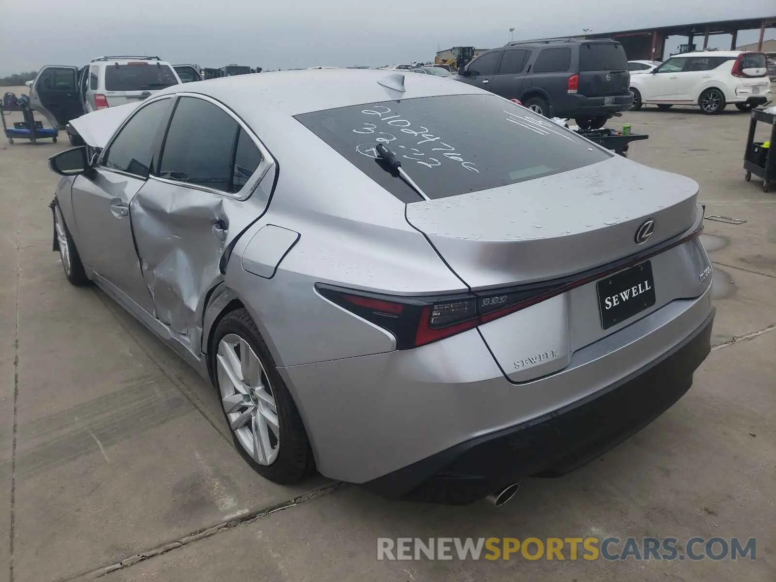 3 fotografías del automóvil dañado JTHAA1D22M5113751 LEXUS IS 2021