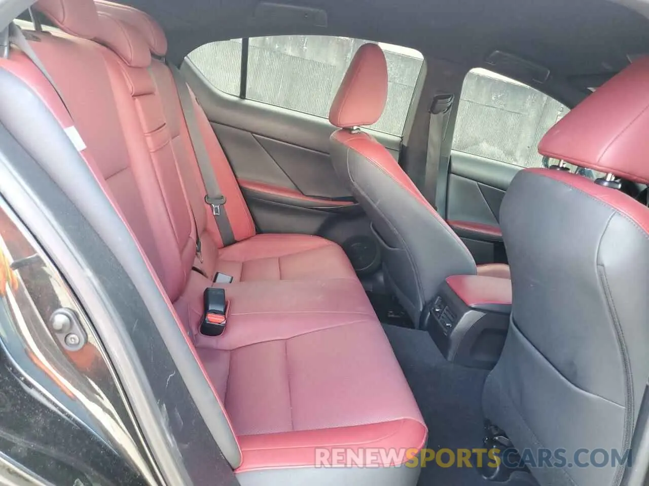 10 fotografías del automóvil dañado JTHAA1D22M5117315 LEXUS IS 2021