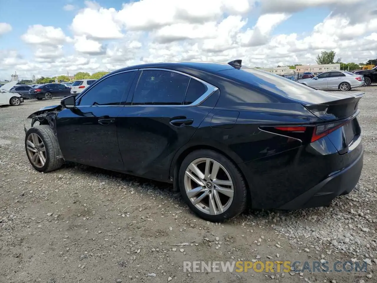 2 fotografías del automóvil dañado JTHAA1D22M5117315 LEXUS IS 2021