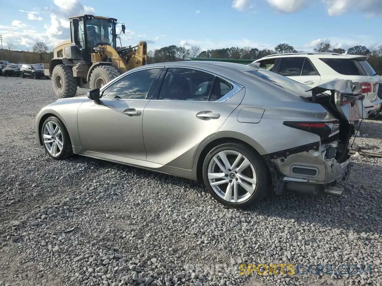 2 fotografías del automóvil dañado JTHAA1D24M5113749 LEXUS IS 2021