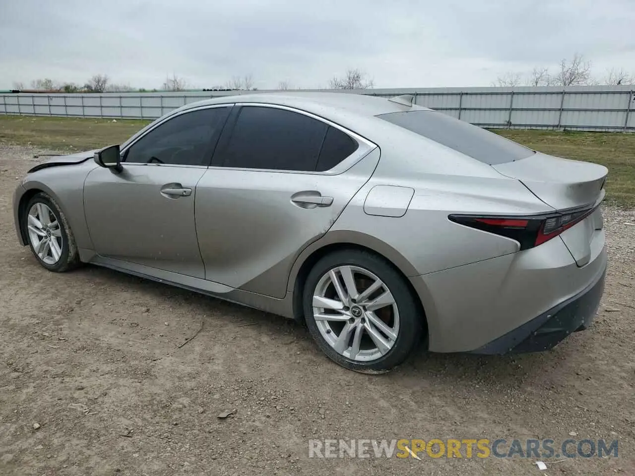 2 fotografías del automóvil dañado JTHAA1D26M5109864 LEXUS IS 2021