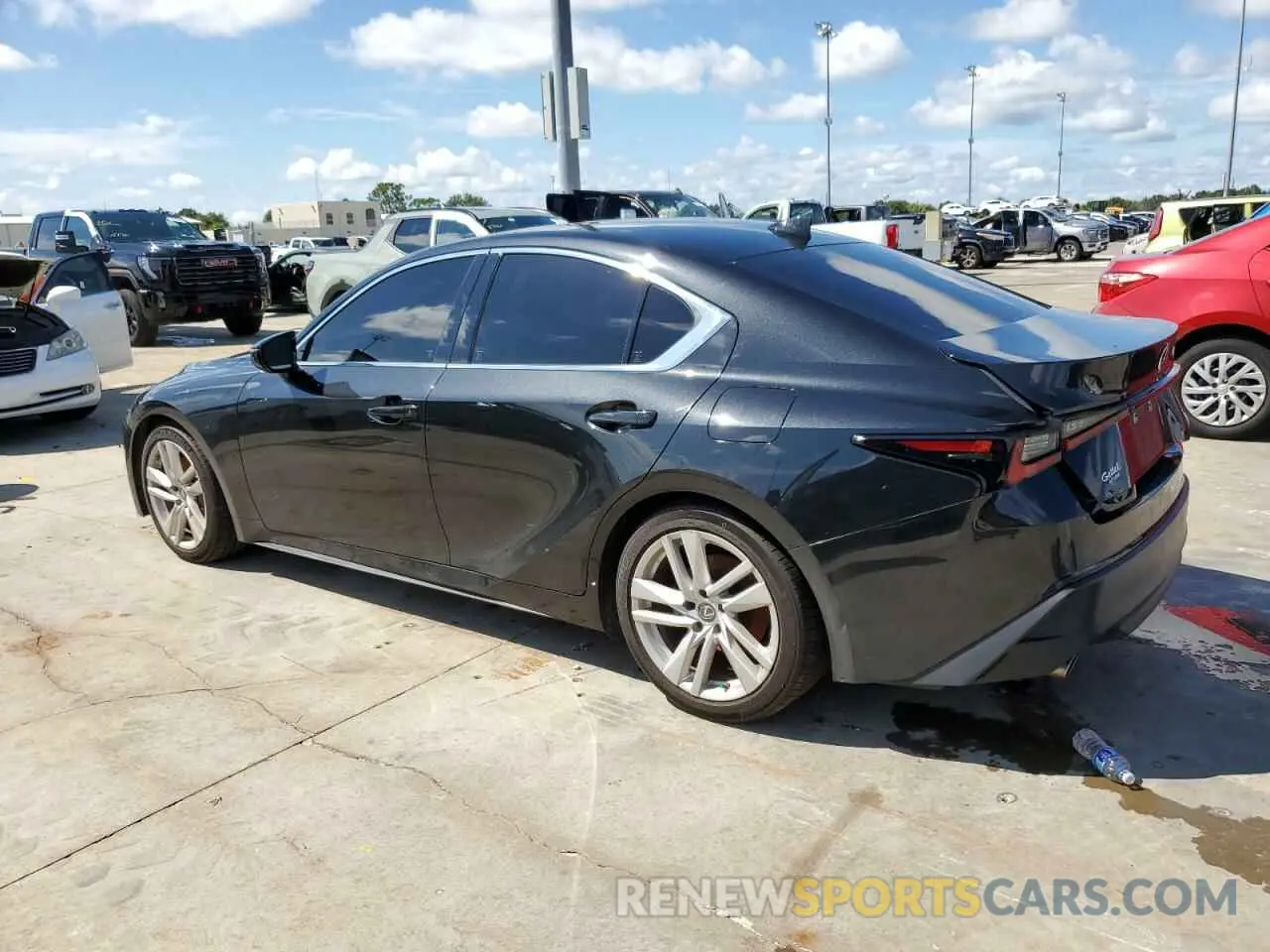 2 fotografías del automóvil dañado JTHAA1D26M5114823 LEXUS IS 2021