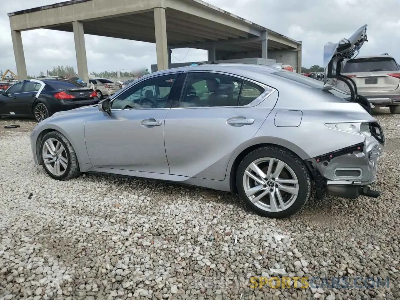2 fotografías del automóvil dañado JTHAA1D28M5109185 LEXUS IS 2021