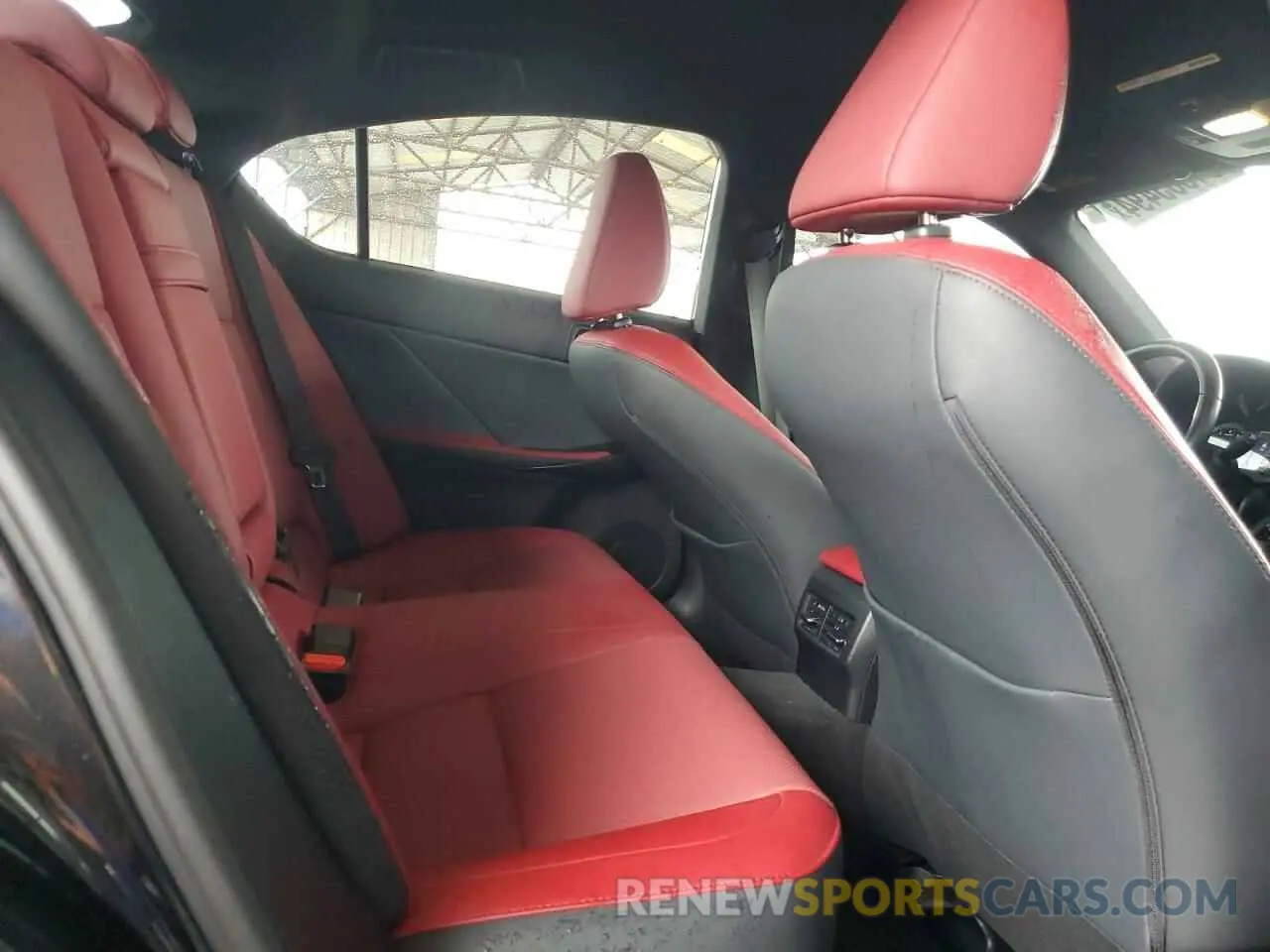 10 fotografías del automóvil dañado JTHAA1D2XM5117871 LEXUS IS 2021
