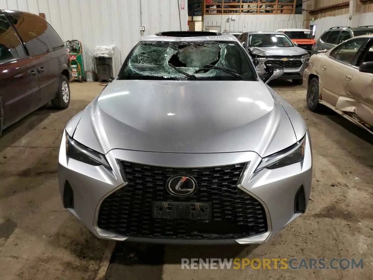 5 fotografías del automóvil dañado JTHC81F20M5047475 LEXUS IS 2021