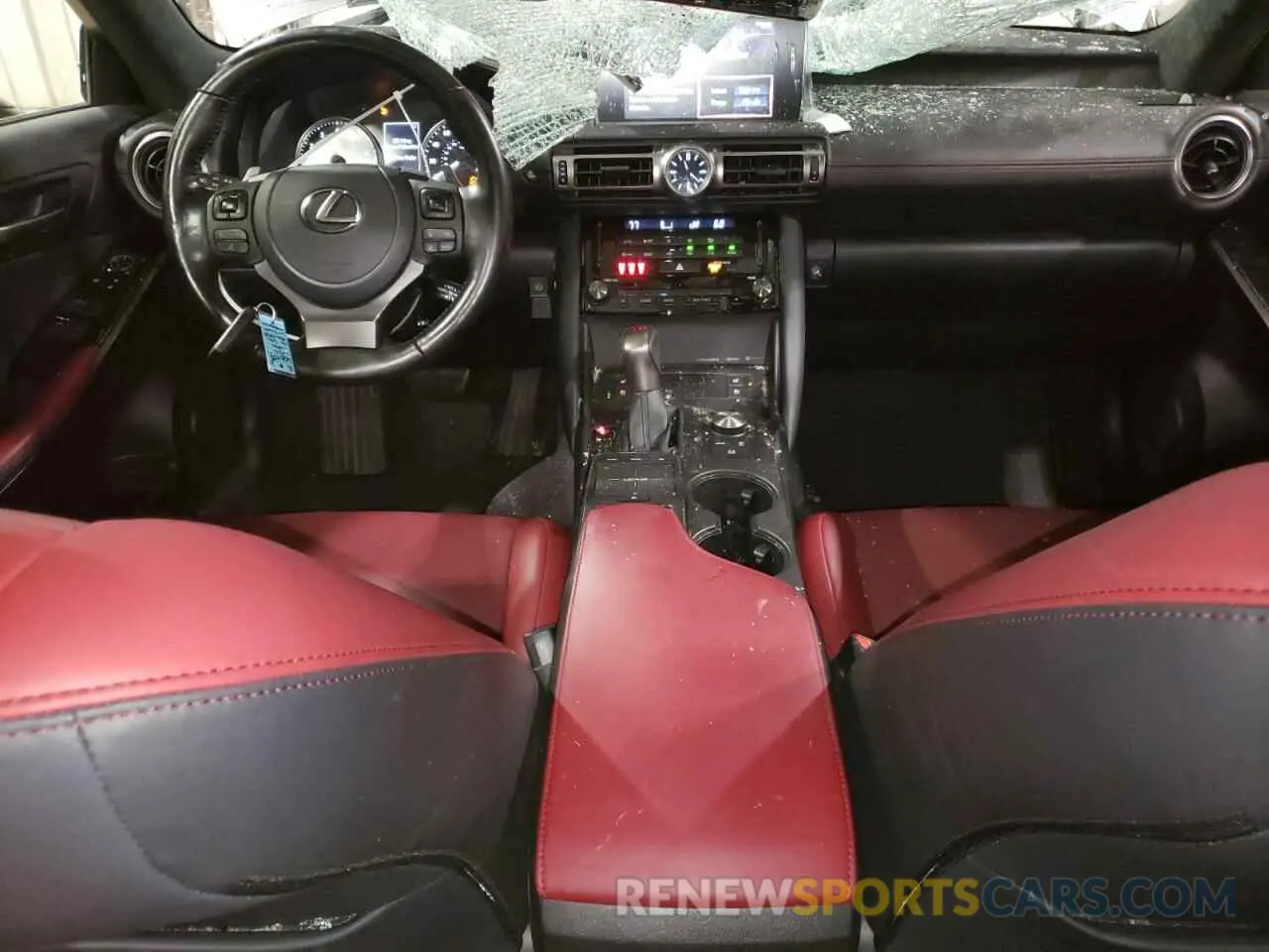 8 fotografías del automóvil dañado JTHC81F20M5047475 LEXUS IS 2021
