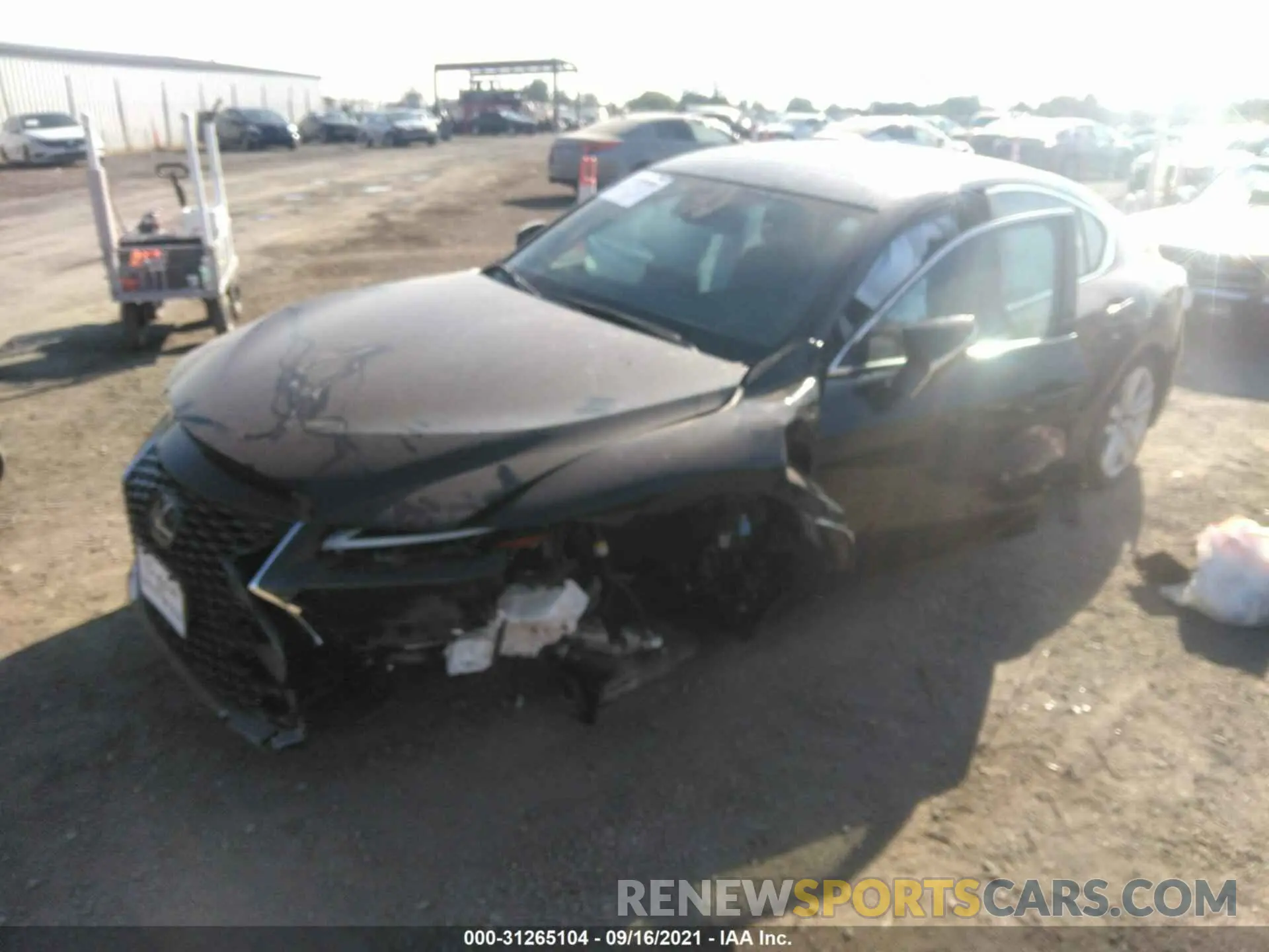 2 fotografías del automóvil dañado JTHC81F21M5046903 LEXUS IS 2021