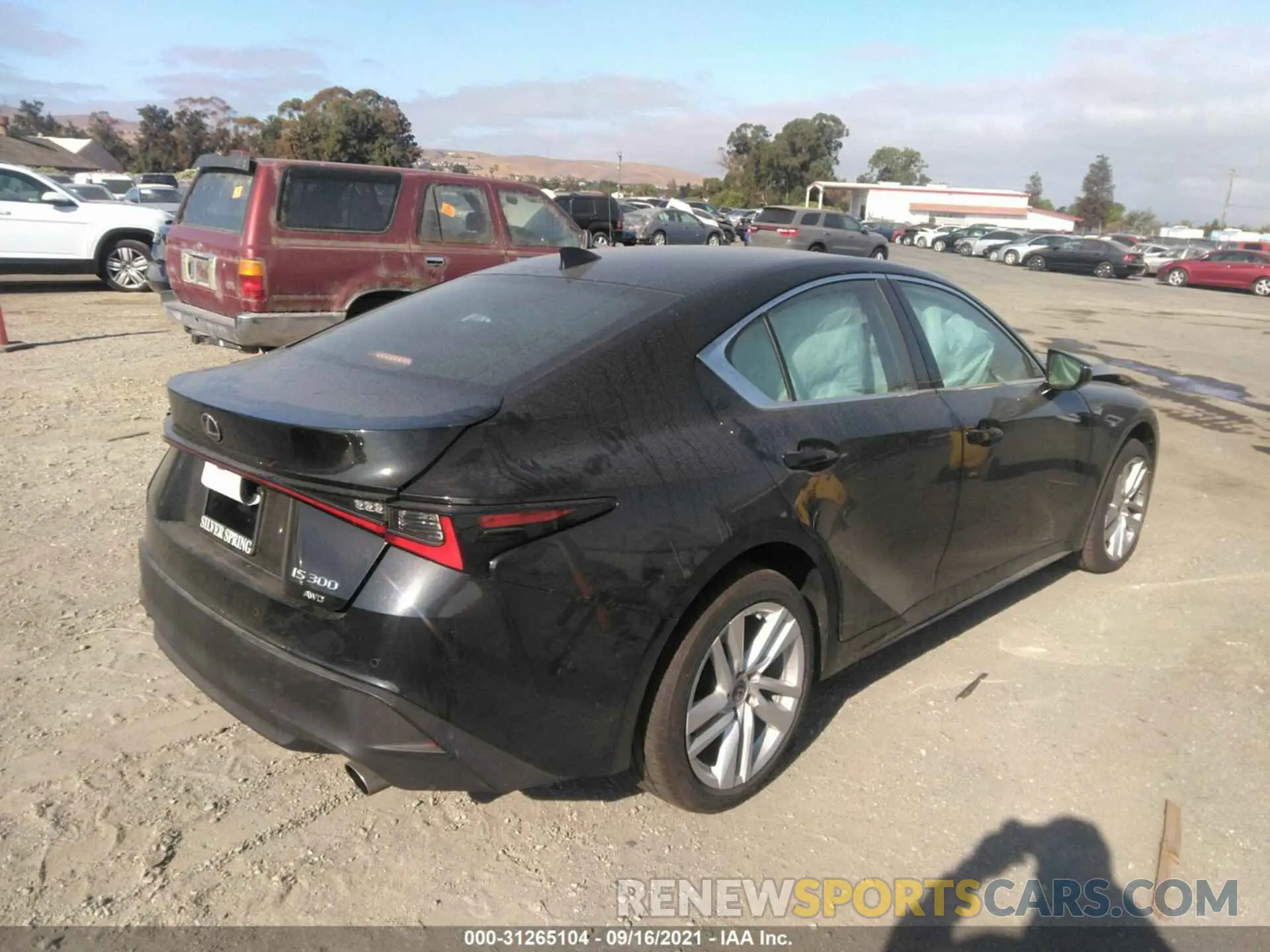 4 fotografías del automóvil dañado JTHC81F21M5046903 LEXUS IS 2021